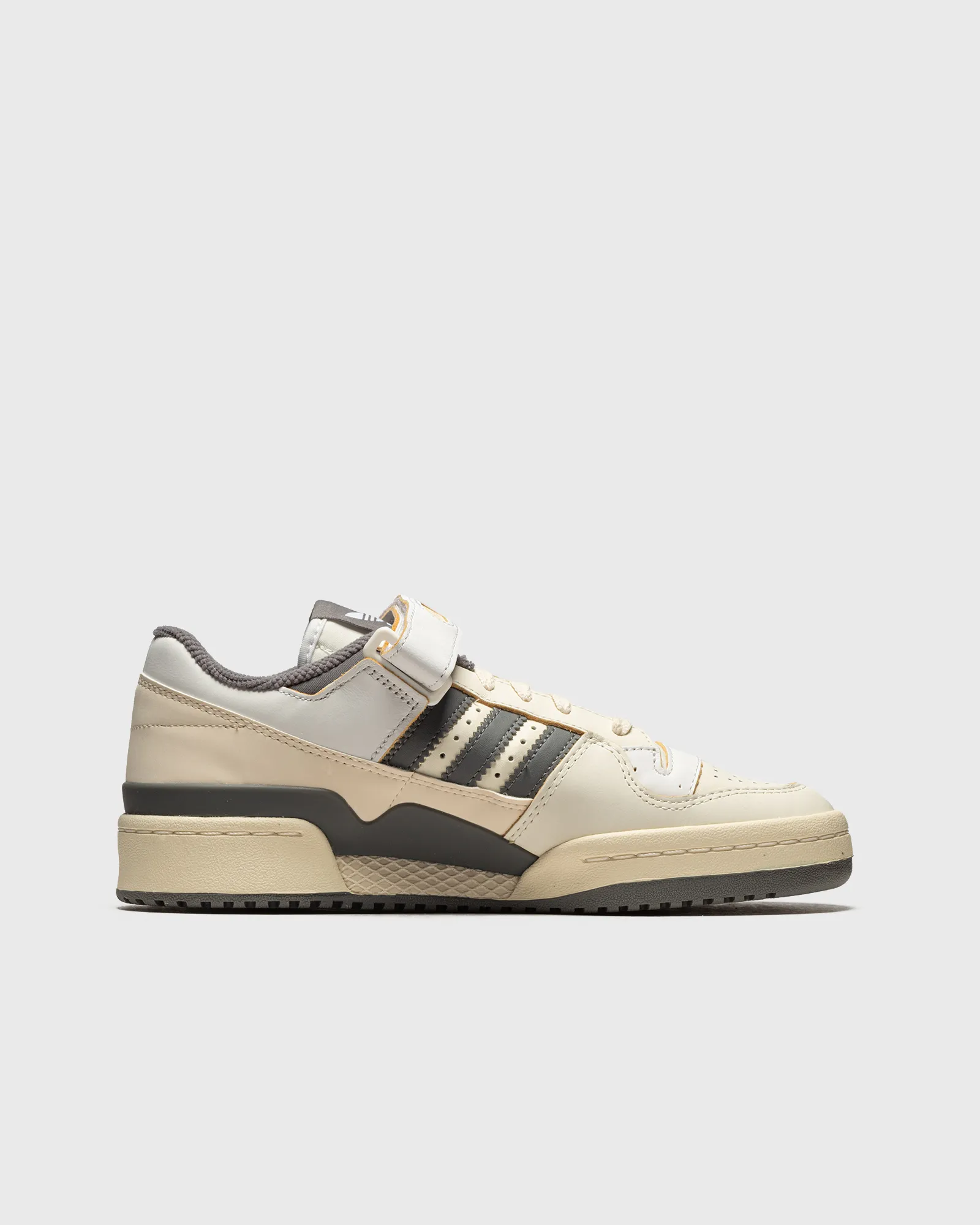 FORUM 84 LOW W