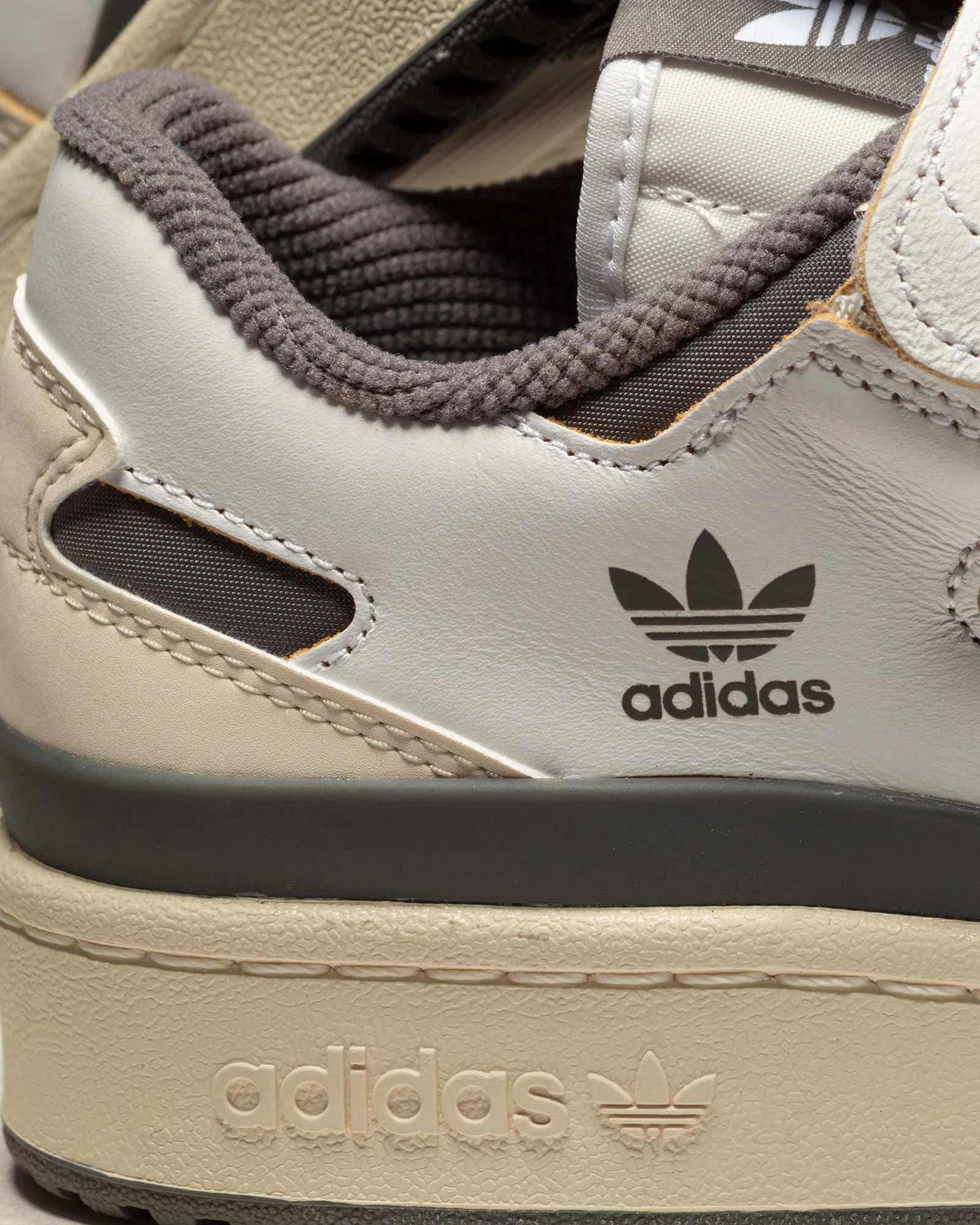 FORUM 84 LOW W